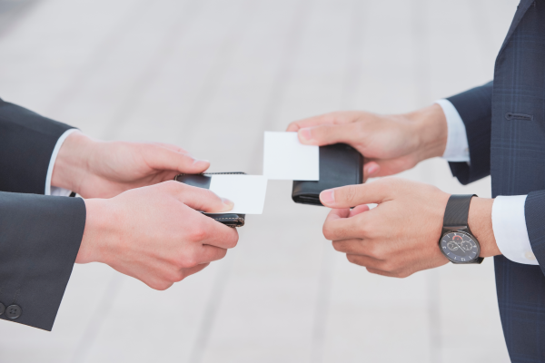 周年ロゴを名刺に記載